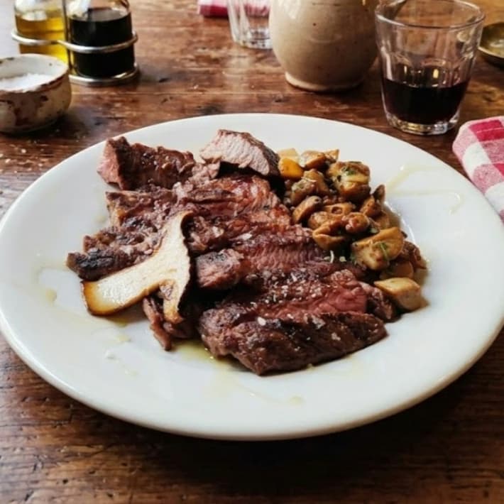 Tagliata tenera con funghi porcini freschi